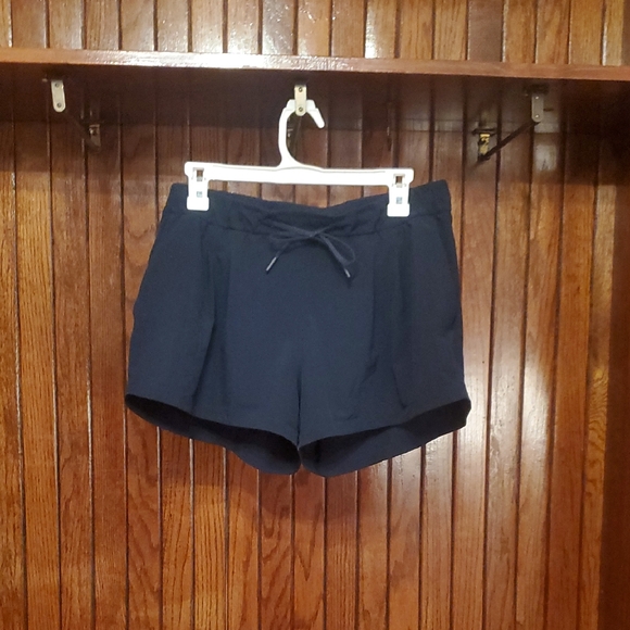 ❤️ LULULEMON SIZE 8 Navy Women's Shorts - Picture 1 of 7